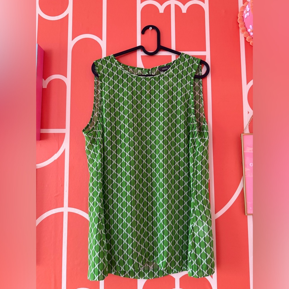Green and White Sleeveless top